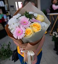 Букет цветов из:  Герберы, Розы и Хризантемы в Шадринске